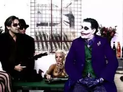 Attraktive Blonde wird in ihre unschuldige Muschi genagelt